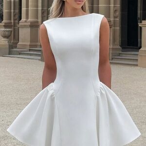 Elegant White Sleeveless Dress